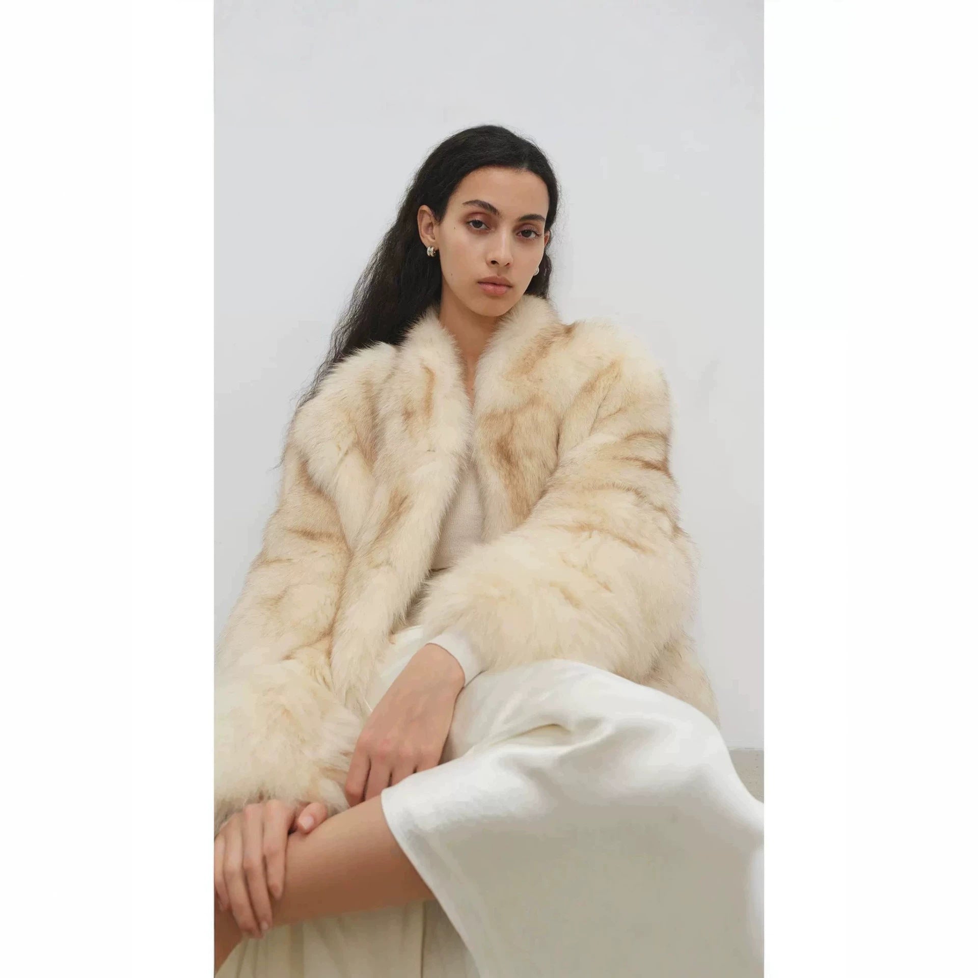Women’s short coat made of high-pile faux fur with a tailored boxy cut and voluminous shawl collar Chichicherry
