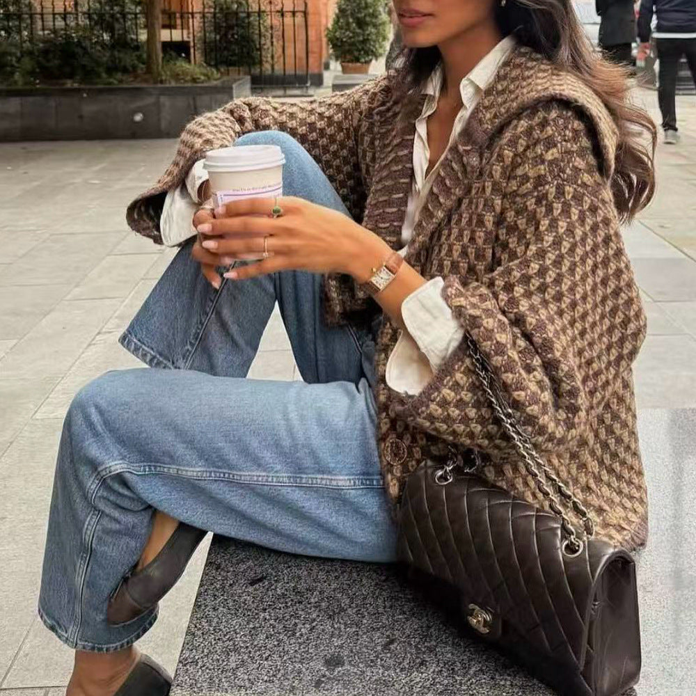 Women’s short jacket in boucle waffle pattern with large lapel collar Chichicherry