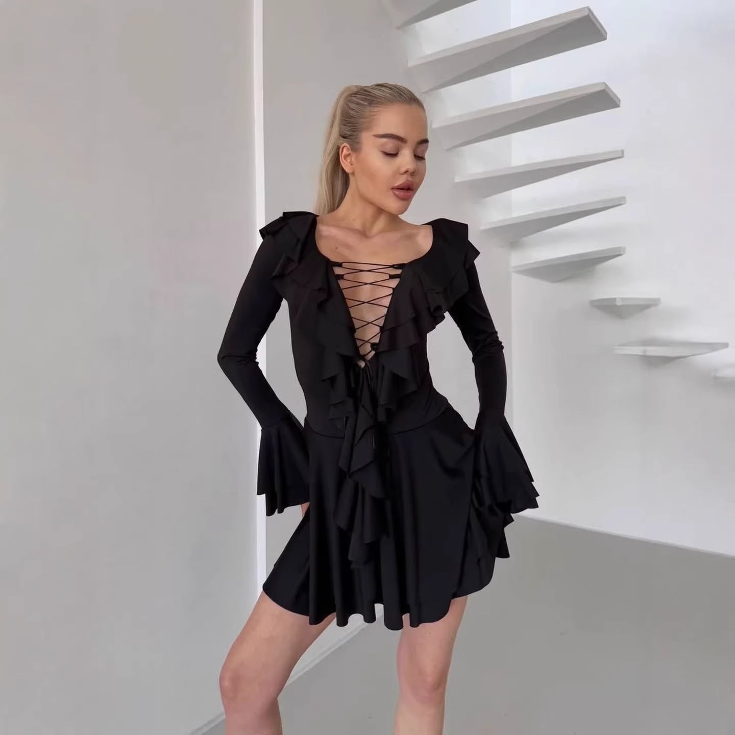 Damen Rüschiges Skaterkleid mit Volants, ausgestelltem Rock und Glockenärmeln Chichicherry