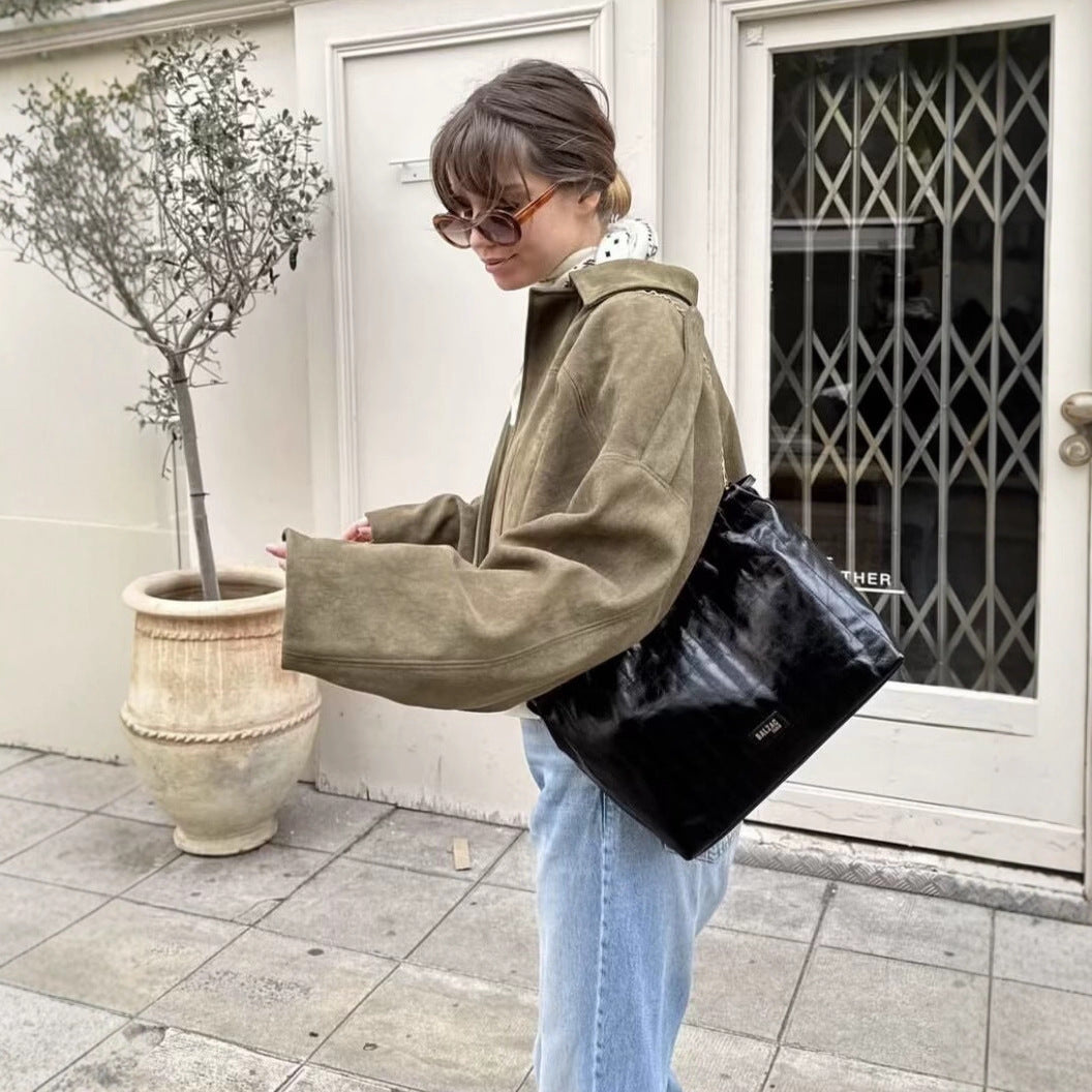 Women's short jacket in oversized cut made of suede look with balloon-shaped hem and shoulder pads Chichicherry