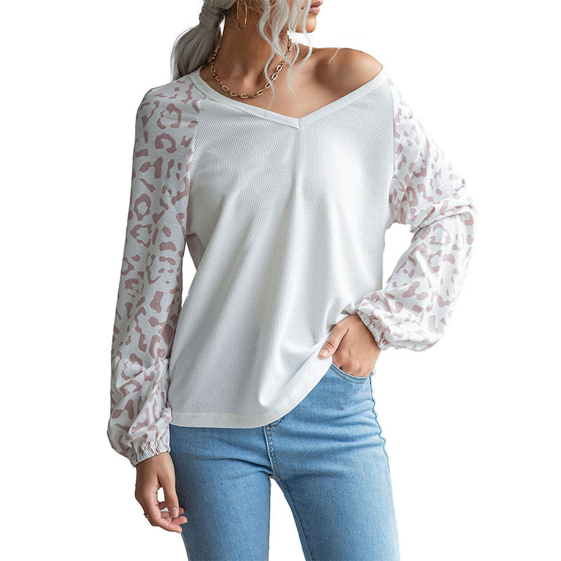 Ladies V-neck waffle knit top with transparent net sleeves in leopard print Chichicherry