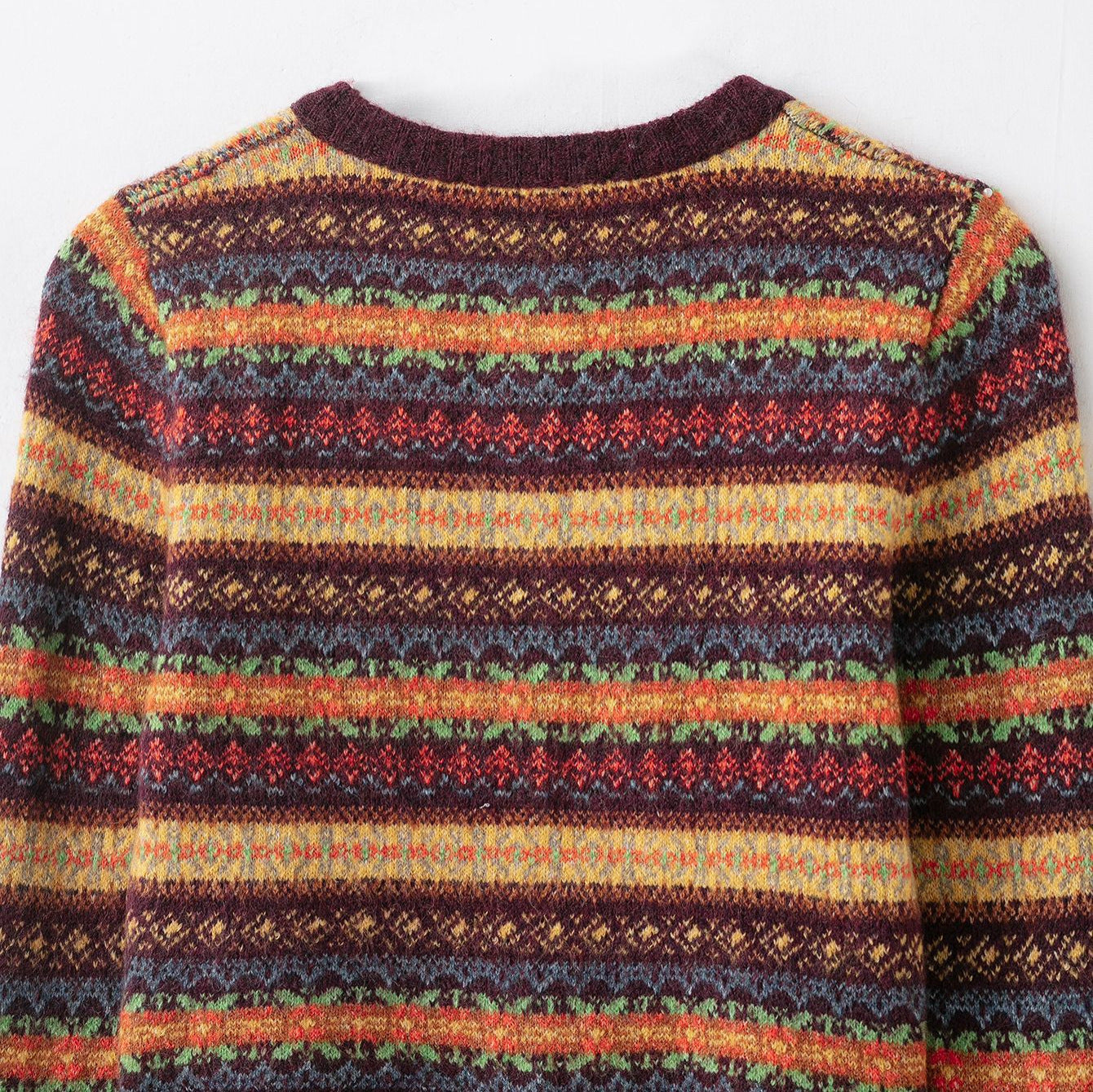 Women's Short-Cut Fair-Isle Cardigan with Round Neckline and Button Placket Chichicherry