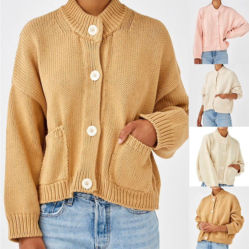 Women's Short Boxy Cardigan made of chunky knit with high button placket and side pockets Chichicherry