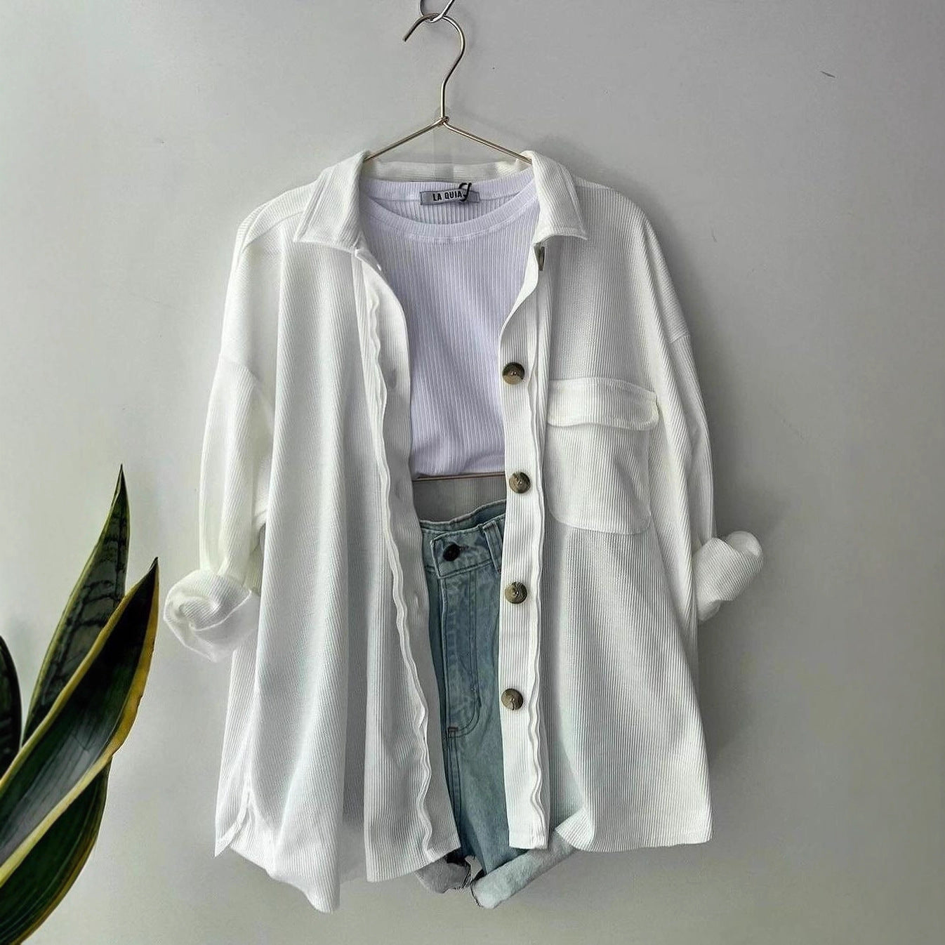 Damen Oversized Cordhemdjacke aus Breitcord mit Brusttasche und Holzknöpfen Chichicherry