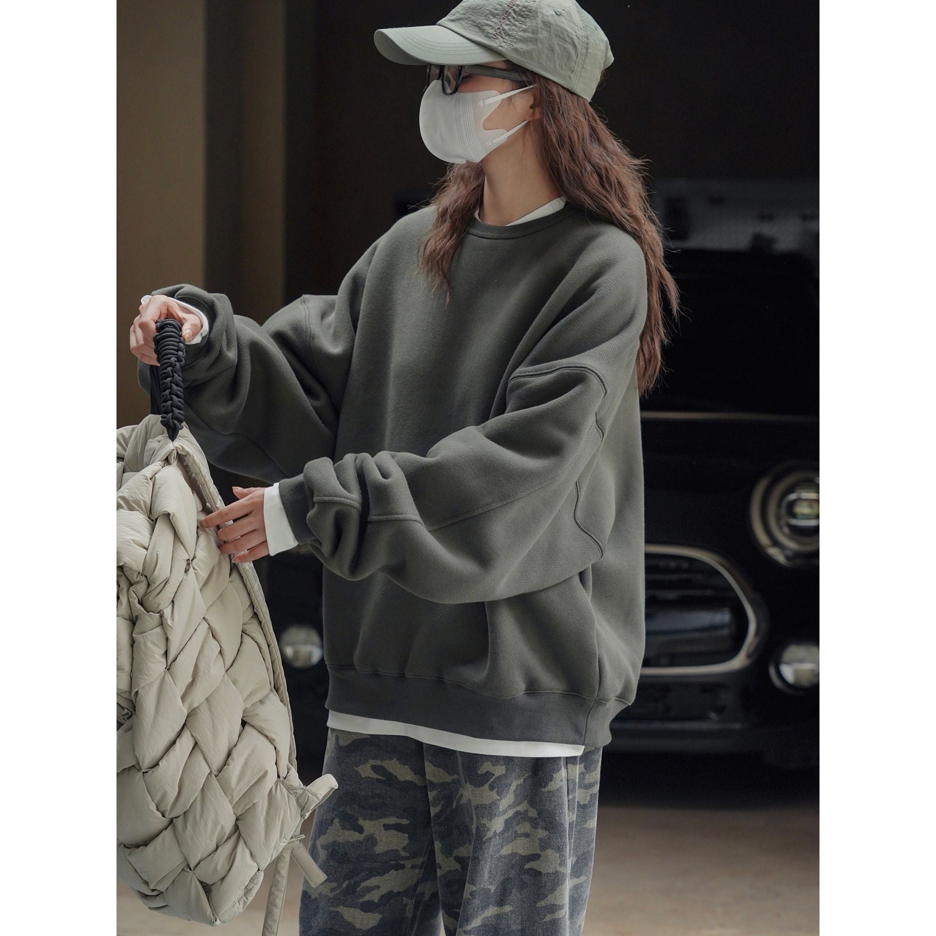 Women's Oversized Sweatshirt with Crew Neck and Relaxed Fit Chichicherry