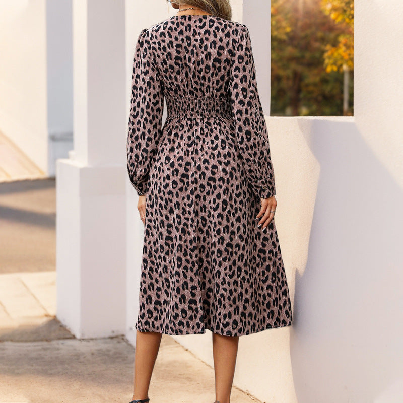 Women's midi dress in wrap style with fitted silhouette, V-neck and long sleeve Chichicherry