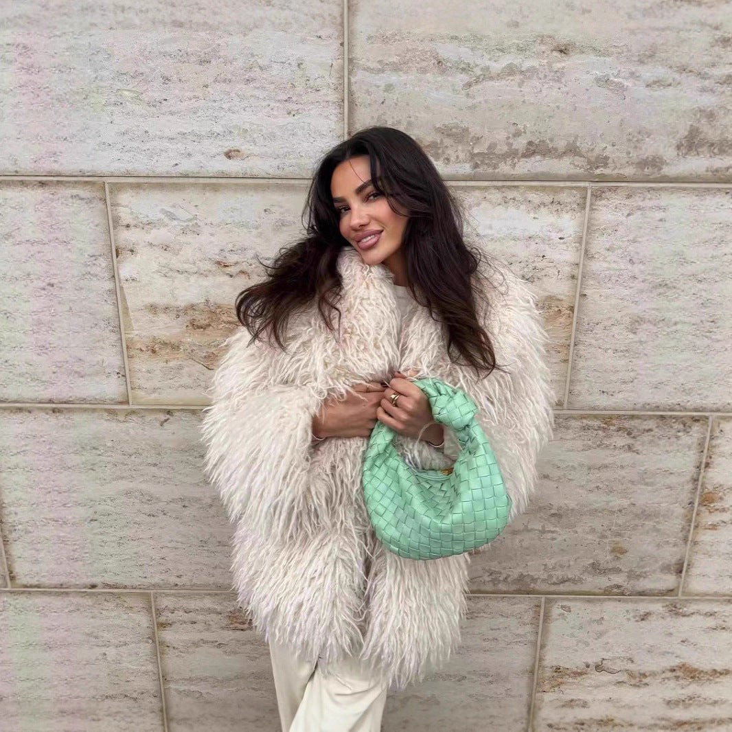 Ladies short jacket made of luxurious long-pile faux fur with voluminous pile Chichicherry