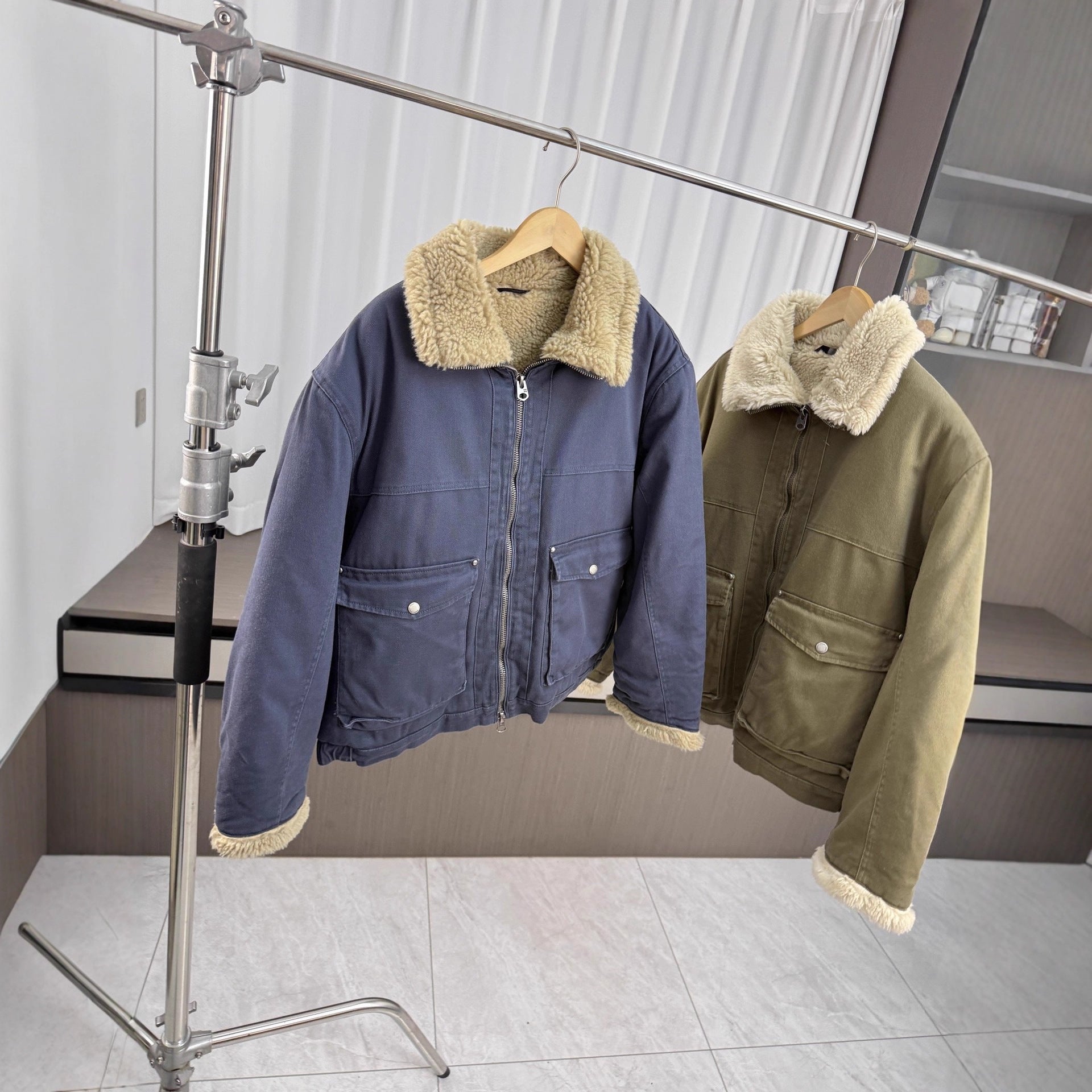 Men's short jacket in utility style with teddy collar and padded lining Chichicherry