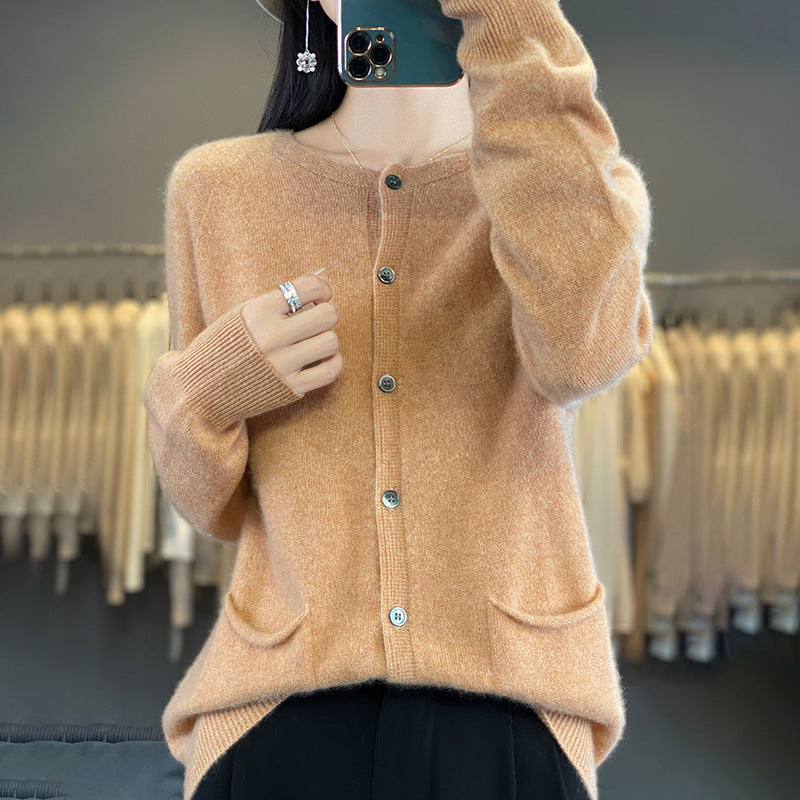 Women's long fine-knit cardigan with round neck, side pockets and alpaca mix Chichicherry