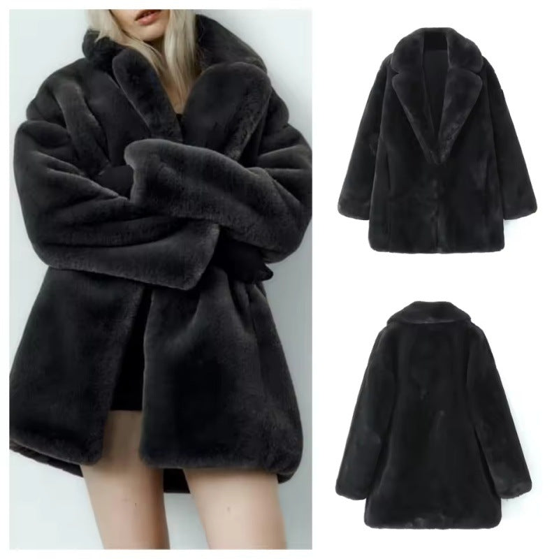 Women's short coat made of ultra-fluffy high-pile faux fur with a boxy silhouette and voluminous lapel collar Chichicherry