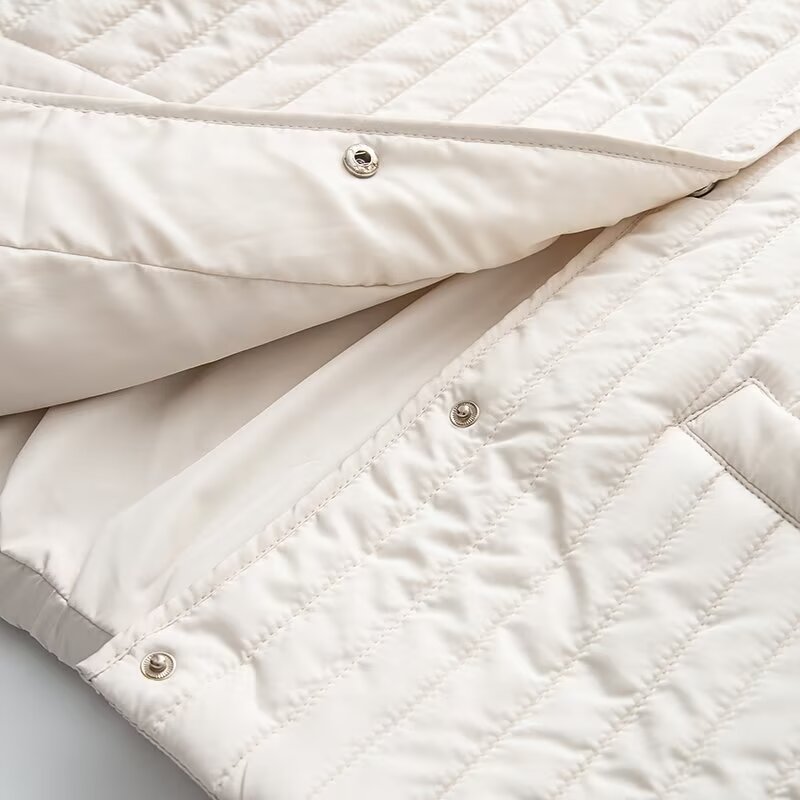 Women's short quilted jacket with vertical quilting, shirt collar and heart button placket Chichicherry