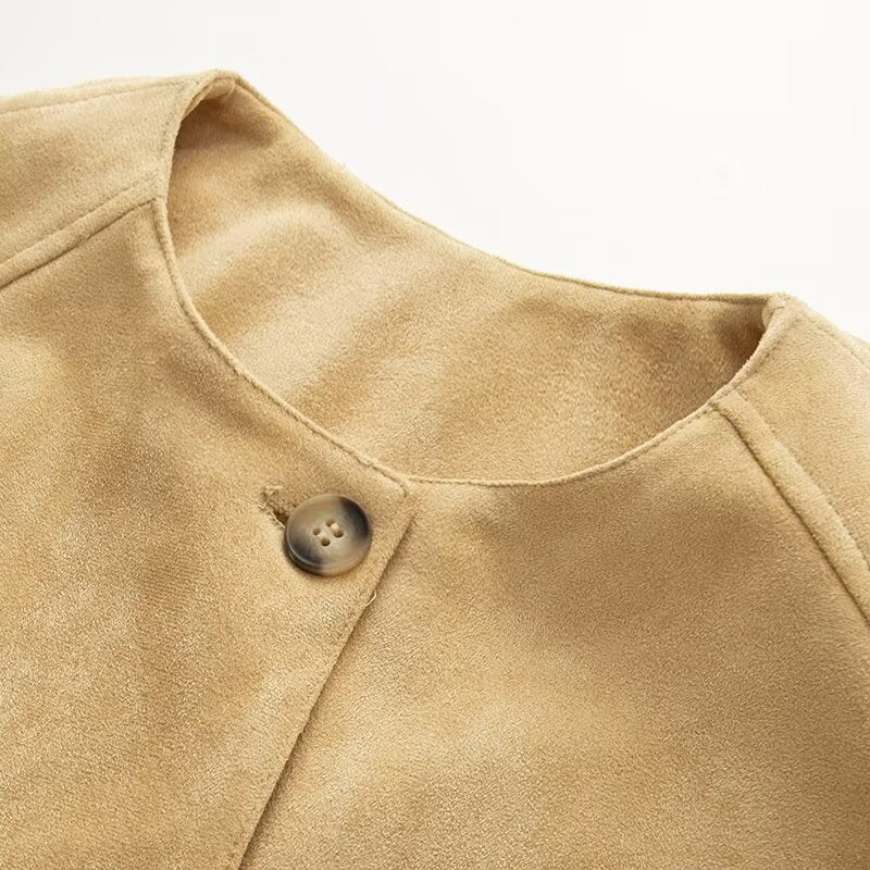 Women's short jacket in velour look with round neckline, balloon sleeves, and elastic hem Chichicherry
