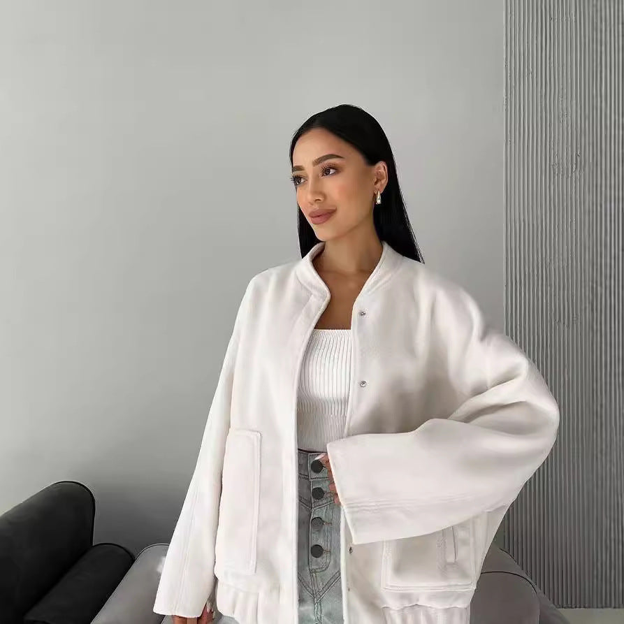 Damen Kurz geschnittener kastiger Wollmix-Blouson mit Druckknopfleiste und aufgesetzten Taschen Chichicherry