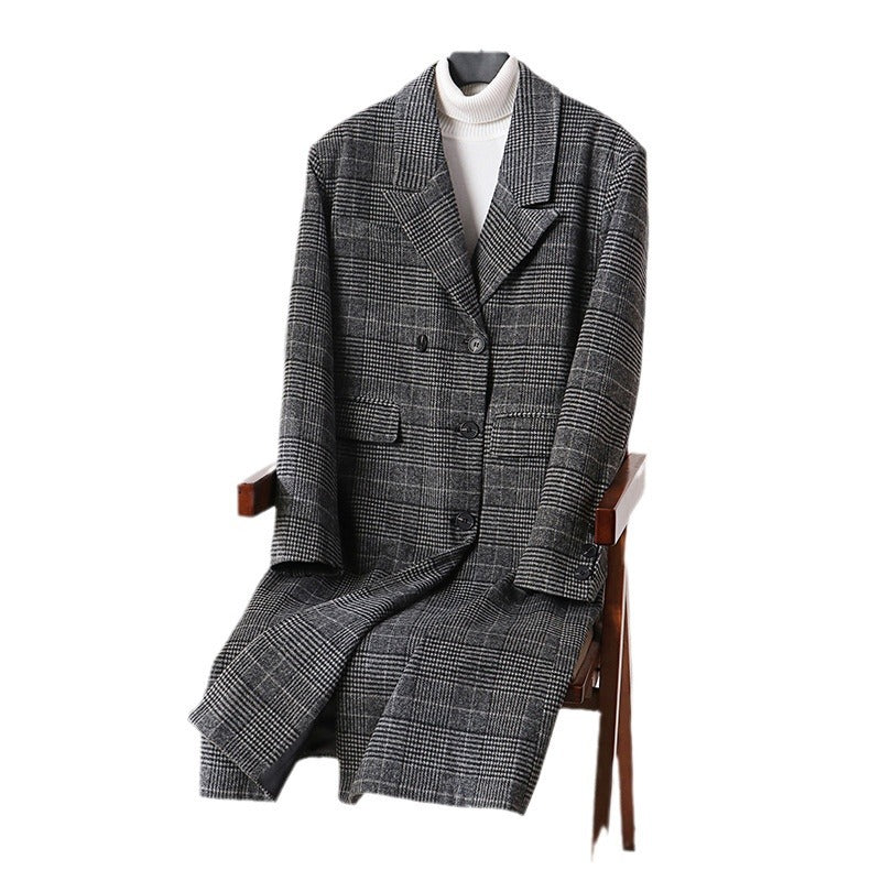 Men's checked long coat made of wool blend with classic lapels and straight cut Chichicherry