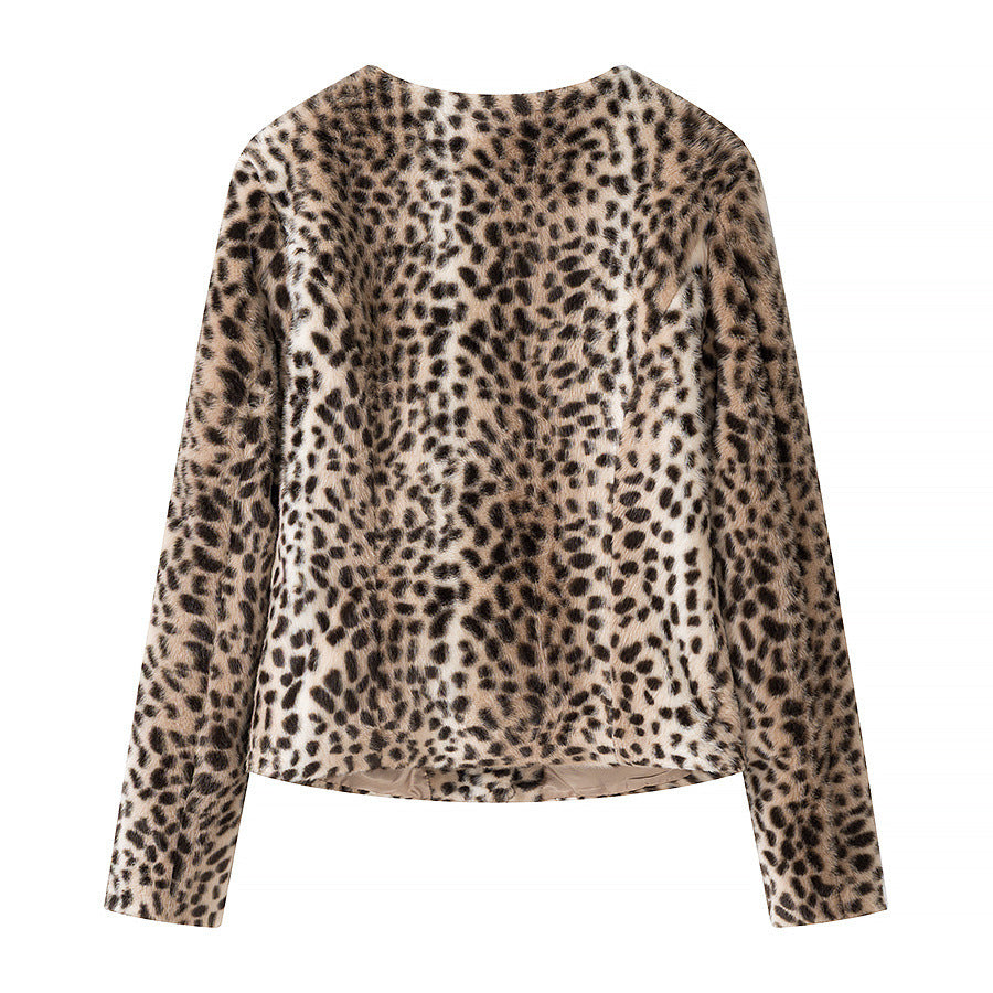 Women Short Jacket made of Faux Fur with Leopard Print and Round Neckline Chichicherry