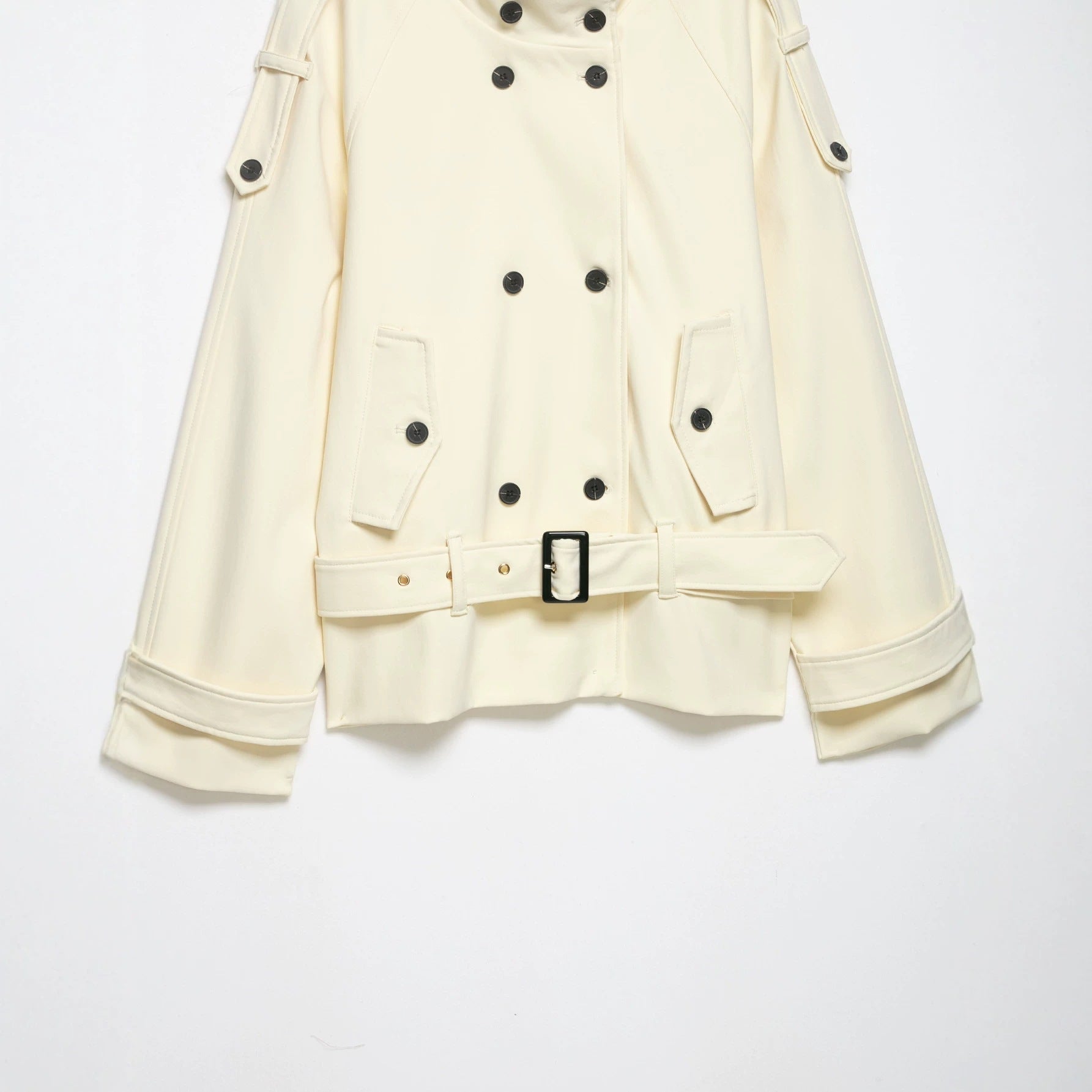 Women’s short coat in trench coat style with double breasted and waist belt Chichicherry