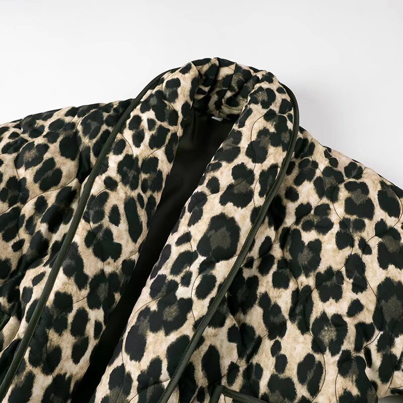 Ladies short jacket with leopard print, boxy silhouette and shawl collar Chichicherry