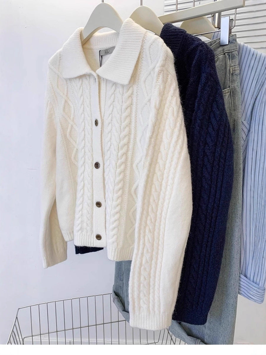 Women's cardigan with cable pattern, collar and button placket Chichicherry