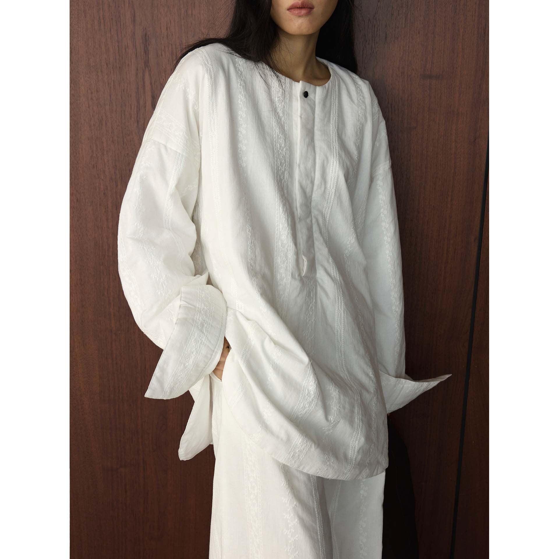 Women Oversized Structured Long Blouse with Round Neck and Extended Hem Chichicherry