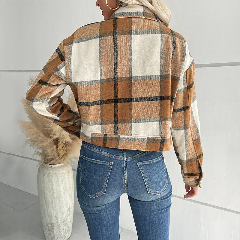 Women's short-cut checkered overshirt jacket with breast flaps and wooden buttons Chichicherry