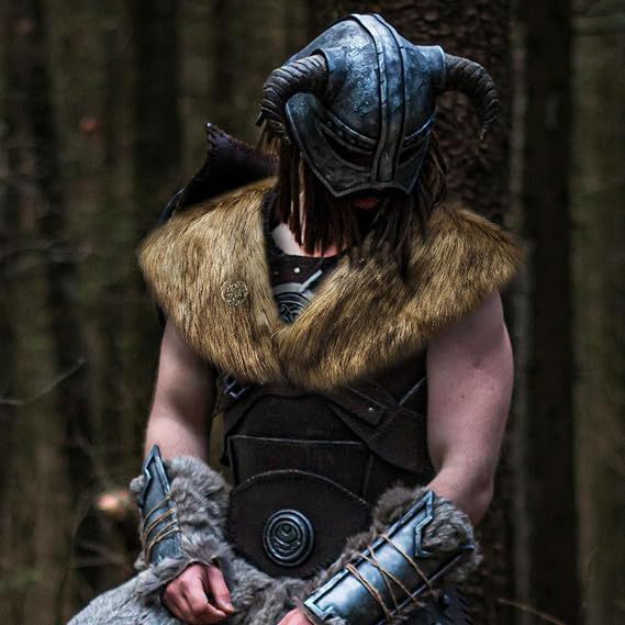 Men's Viking-inspired shoulder cape made of dense faux fur with leather trim and decorative brooch Chichicherry