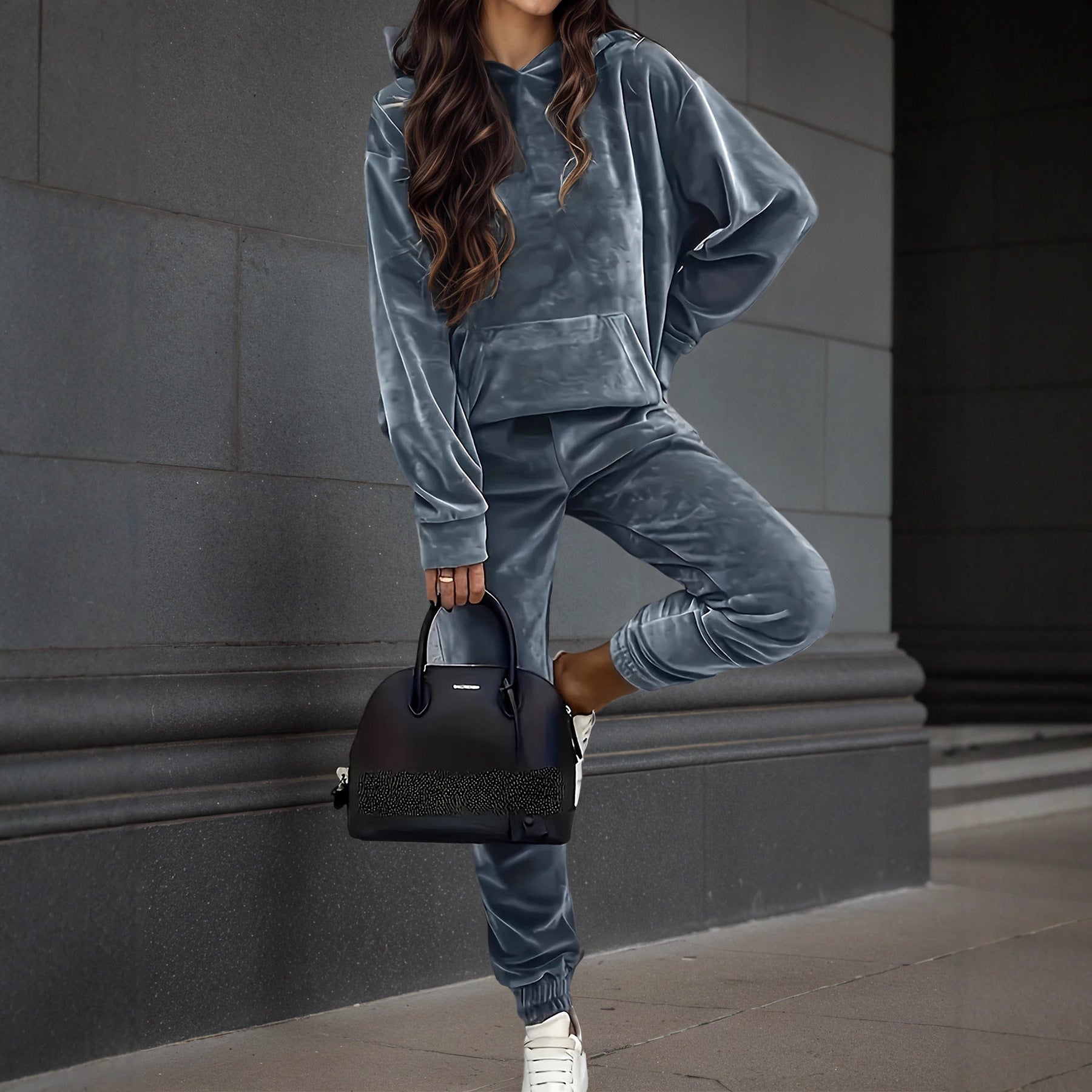 Women's Velvet Hoodie and Jogging Pants Set with Oversized Cut Chichicherry