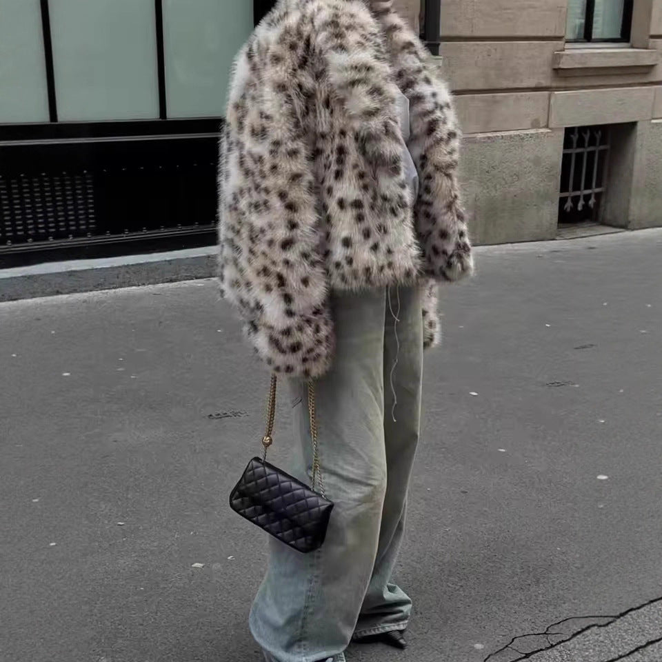Women's short jacket made of synthetic fur in Dalmatian look with boxy silhouette and wide shawl collar Chichicherry