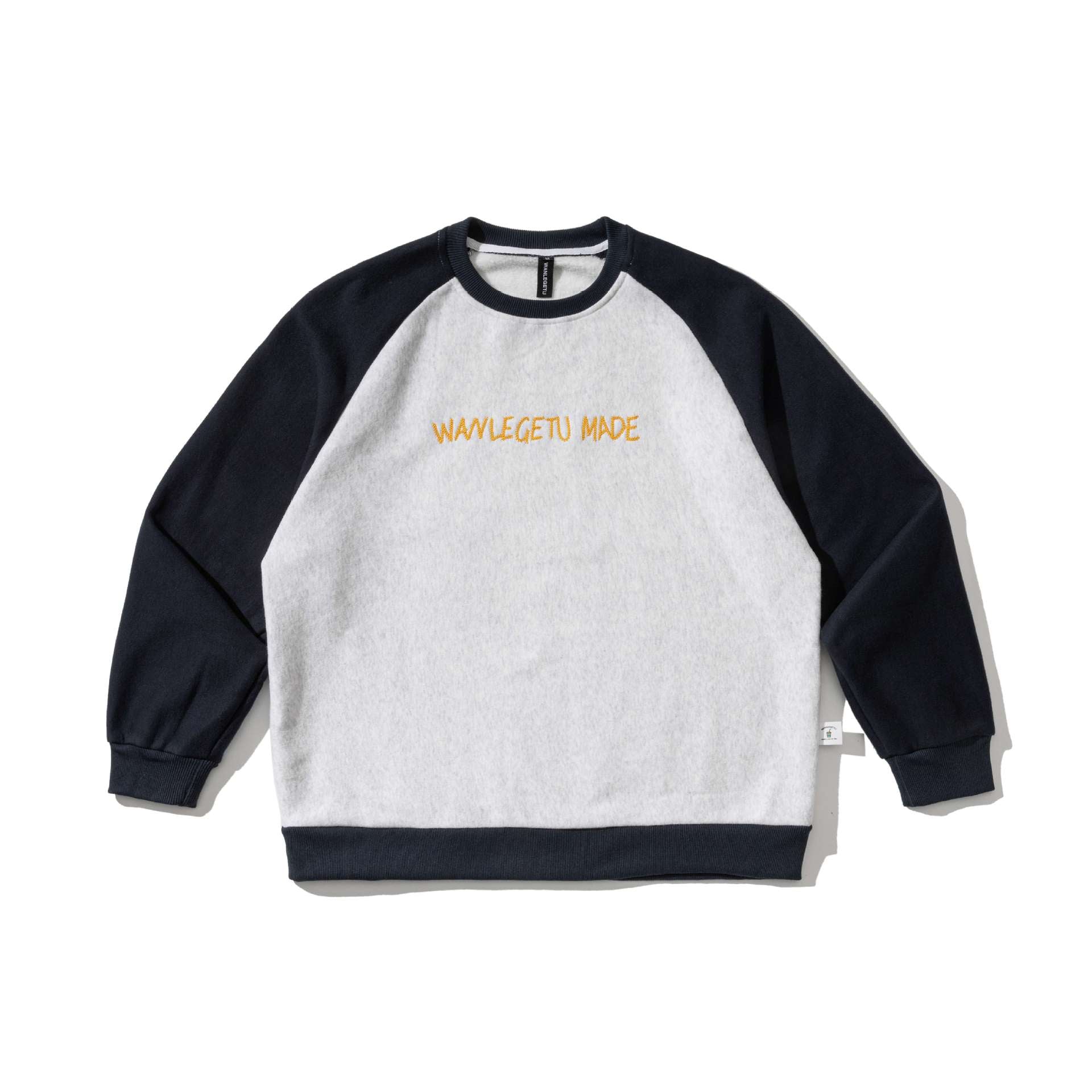 Men's raglan sweatshirt with embroidered logo and contrast sleeves made of lightweight terry Chichicherry