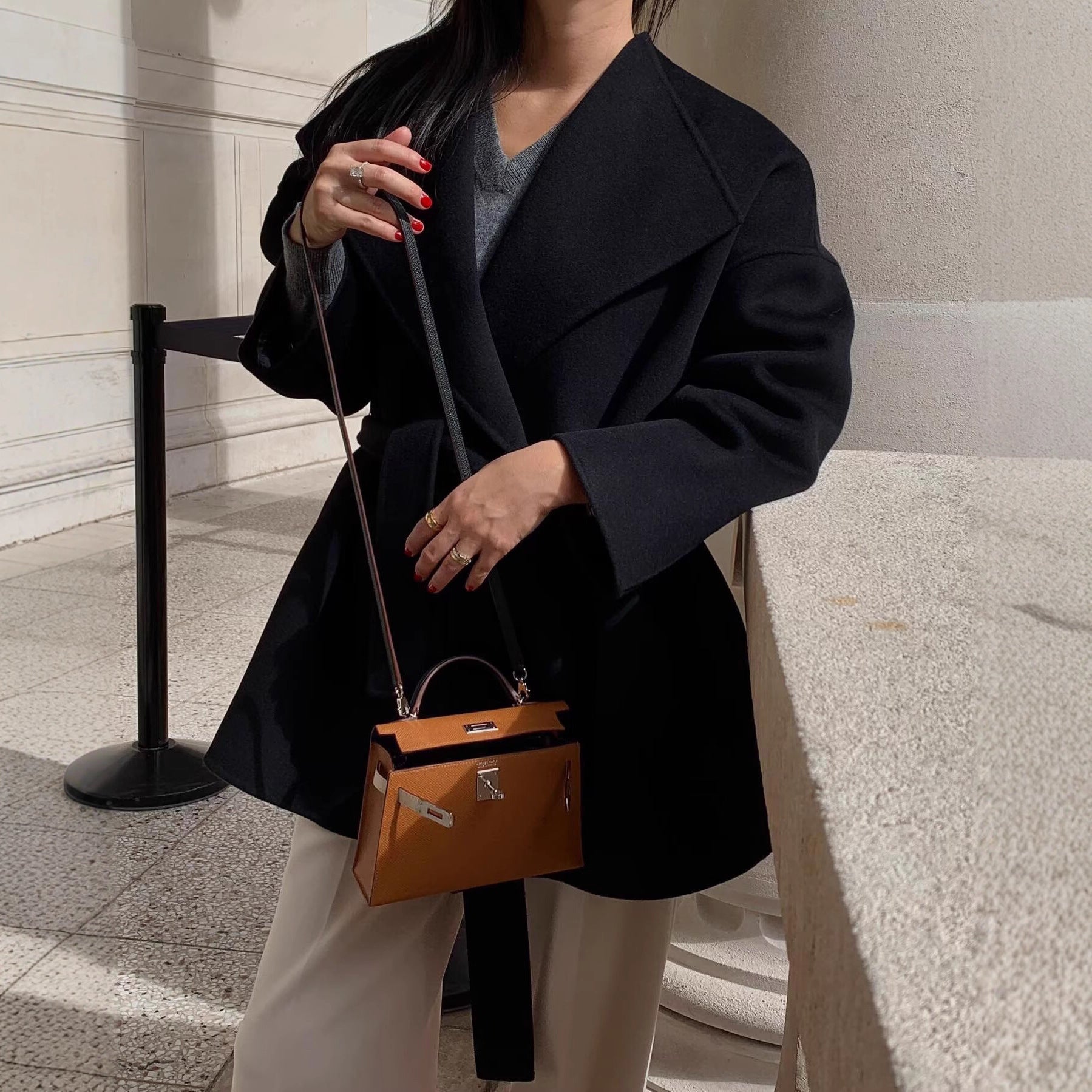 Women's short wrap coat made of wool blend with oversized shawl collar and waist tie Chichicherry