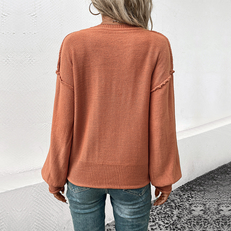 Women's fine knit pullover with V-neck, balloon sleeves and zigzag shoulder seam Chichicherry