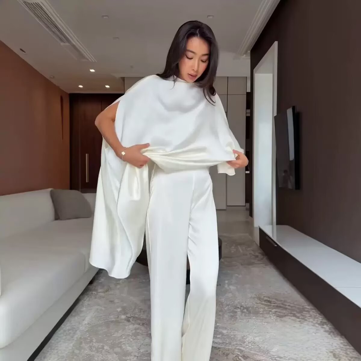 Women Two-Piece Ensemble made of flowing cape with asymmetrical hem and high-waisted wide-leg pants Chichicherry