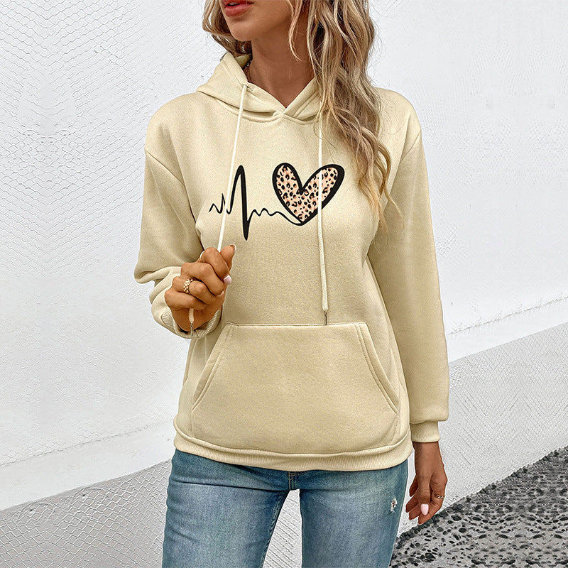 Women's hoodie with leopard heart print and kangaroo pocket Chichicherry