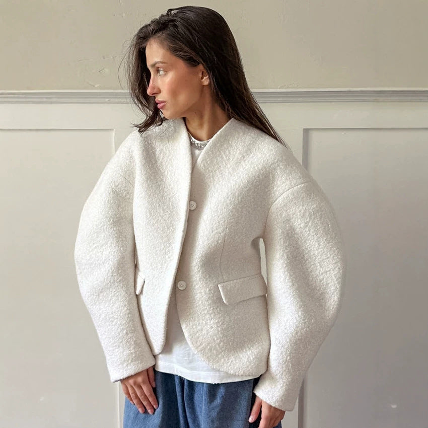 Ladies short jacket in boucle style with oversized sleeves and flap pockets Chichicherry