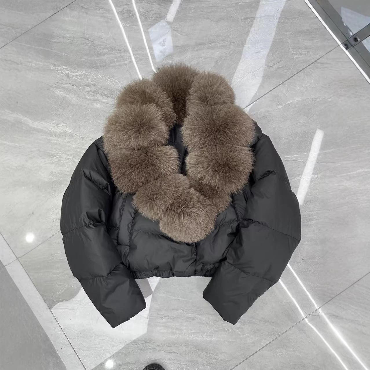 Women's short cut boxy puffer jacket with extra large faux fur collar and shape-stable hem Chichicherry