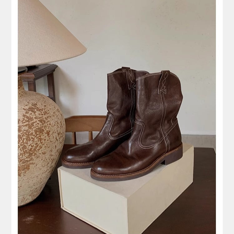 Women Mid-Calf Slouch Western Boots made of smooth leather with pull tabs and patterned outsole Chichicherry