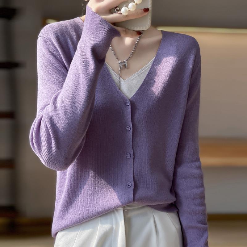 Women's Lightweight V-Neck Cardigan with Boxy Silhouette and Cashmere Look Chichicherry