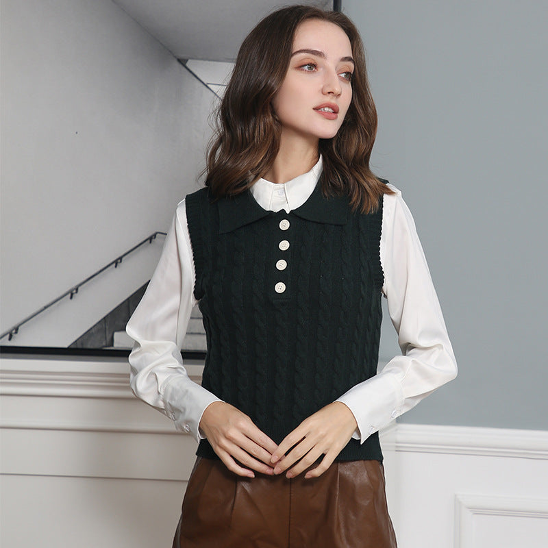 Women's fine knit sleeveless polo vest with cable pattern and tailored cut Chichicherry