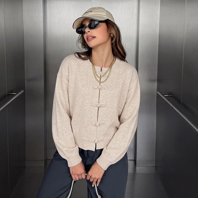 Women's short-cut knitted cardigan with Chinese toggle fasteners Chichicherry