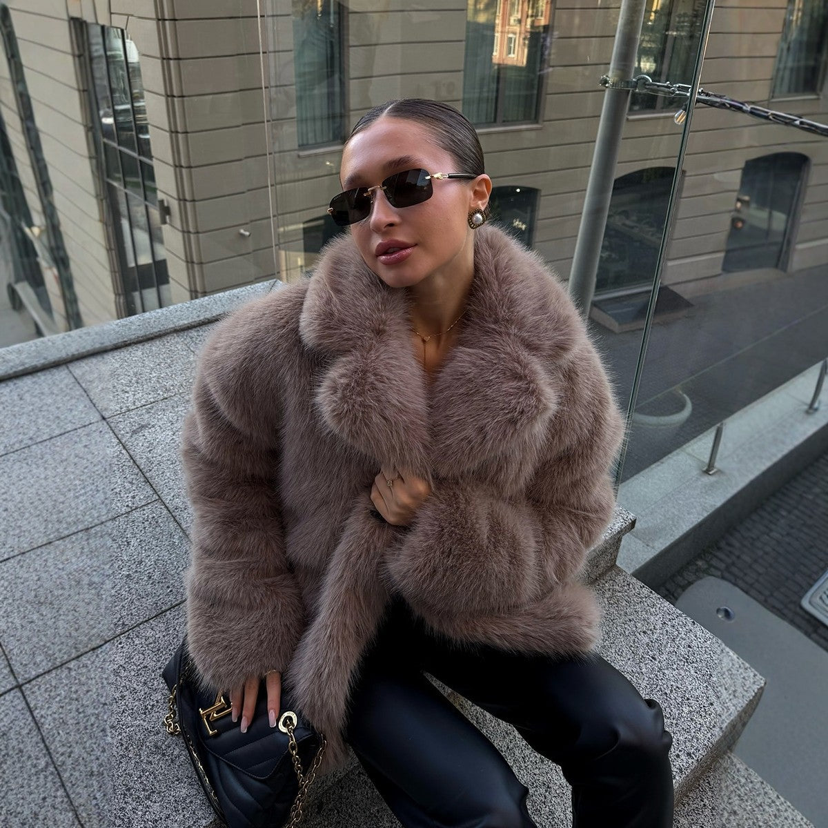 Ladies luxurious short faux fur jacket with wide shawl collar Chichicherry