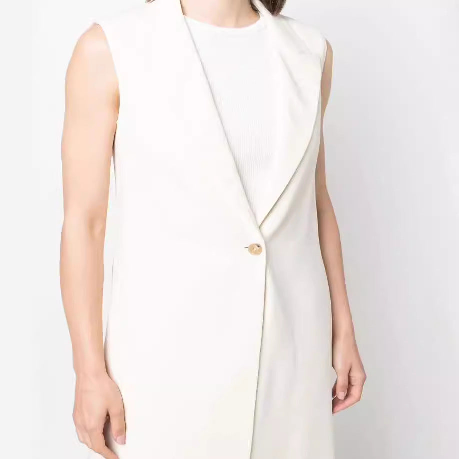 Women's Sleeveless Long Coat in Blazer Style with Shawl Collar and Tailored Seam Chichicherry