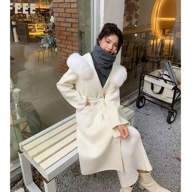 Women's Elegant Wool Blend Coat with Voluminous Fur Collar and Slim Silhouette Chichicherry