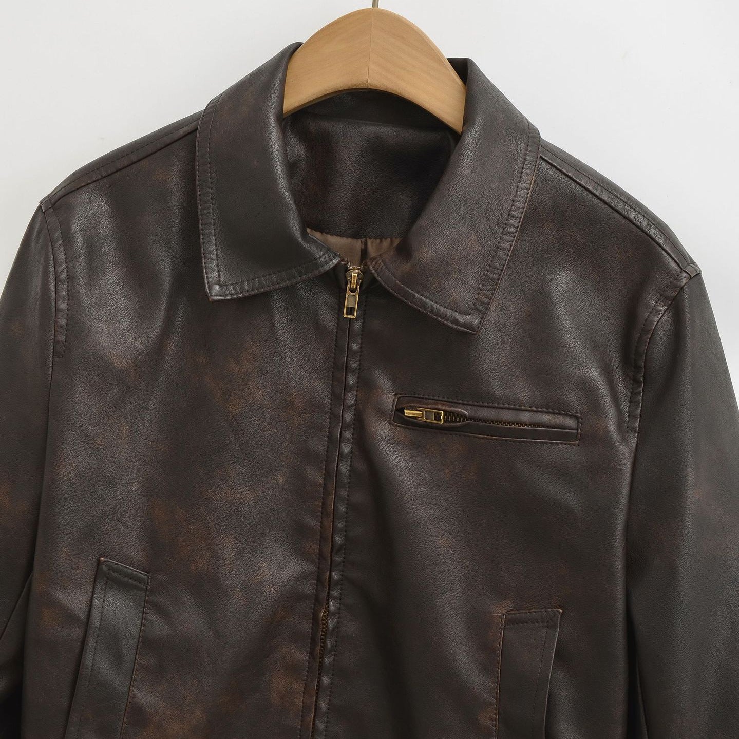 Men's vintage-inspired bomber style leather jacket with zipper and chest pocket Chichicherry