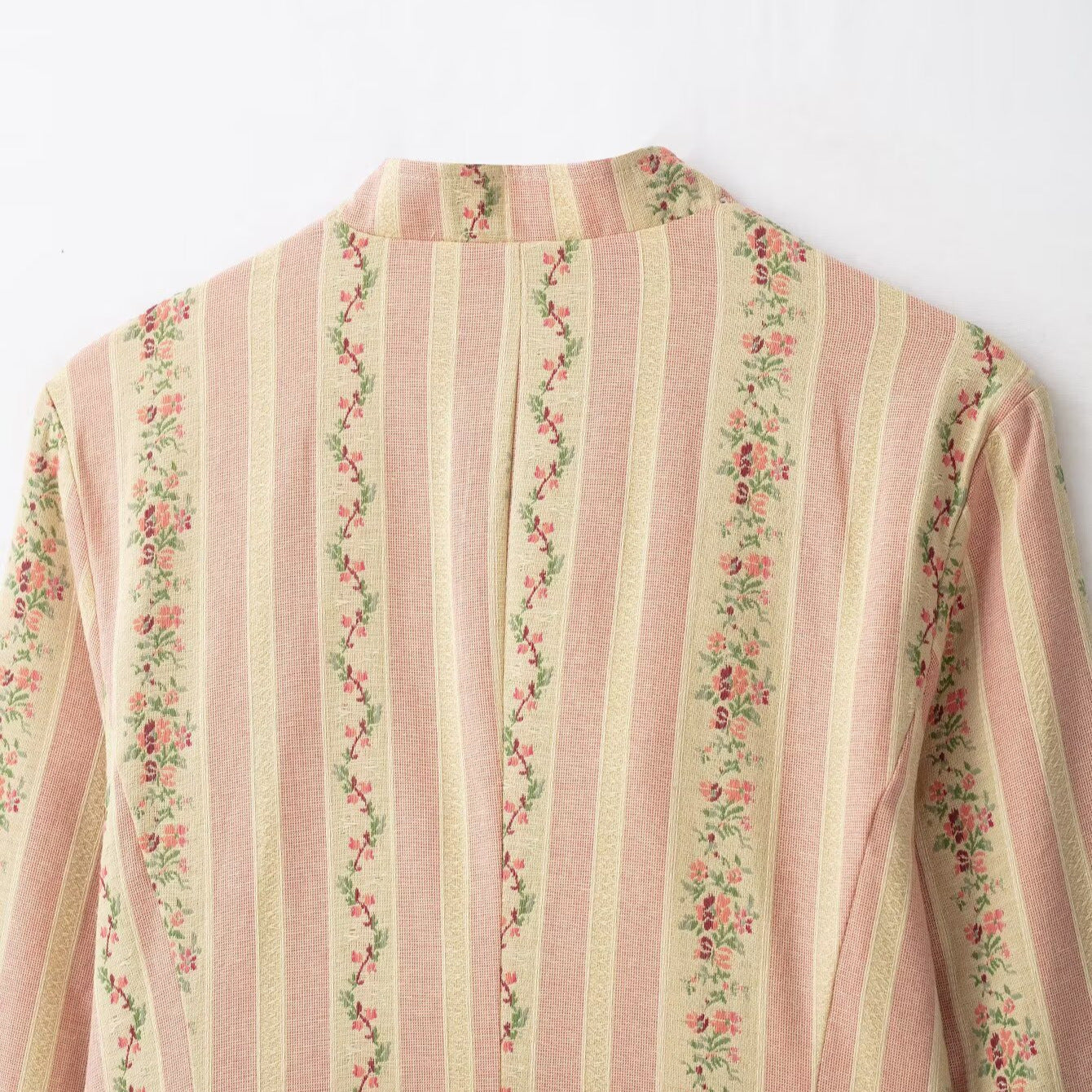 Women's short jacket with stand-up collar and vintage floral pattern Chichicherry