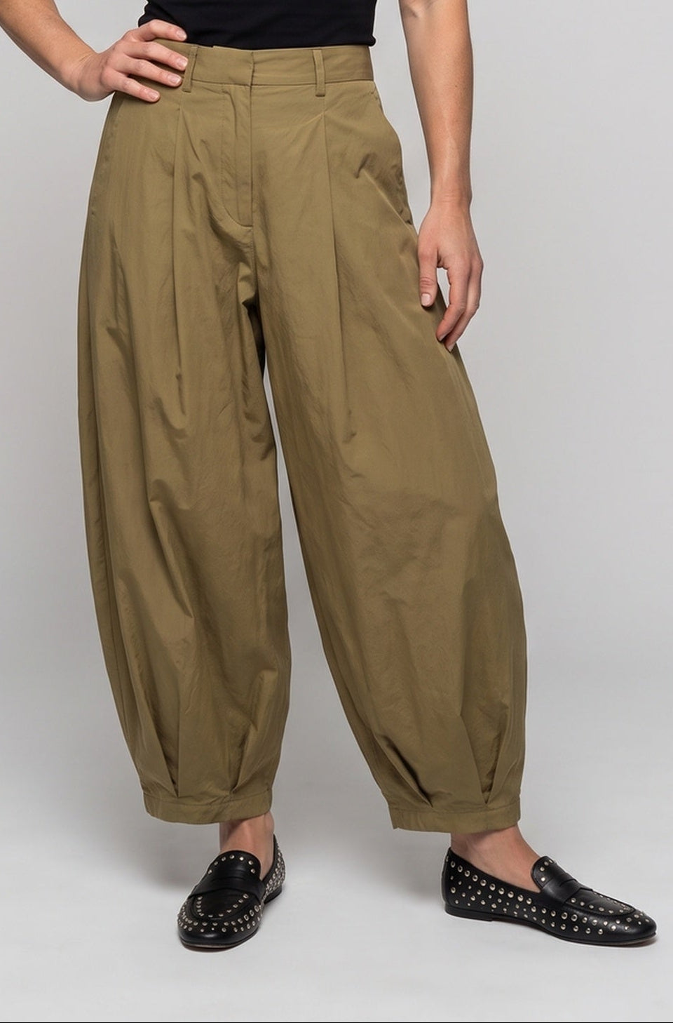 Women Wide High-Waist Harem Pants with Pleats and Cuffs Chichicherry