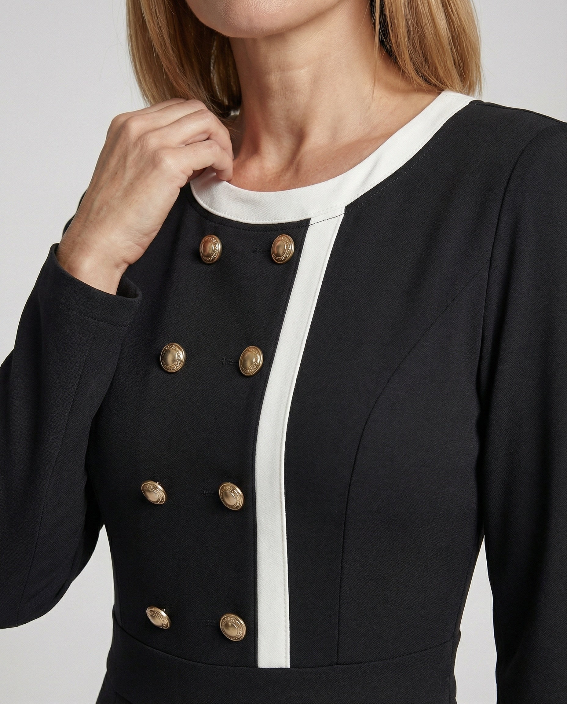 Elegant ladies jumpsuit with button placket