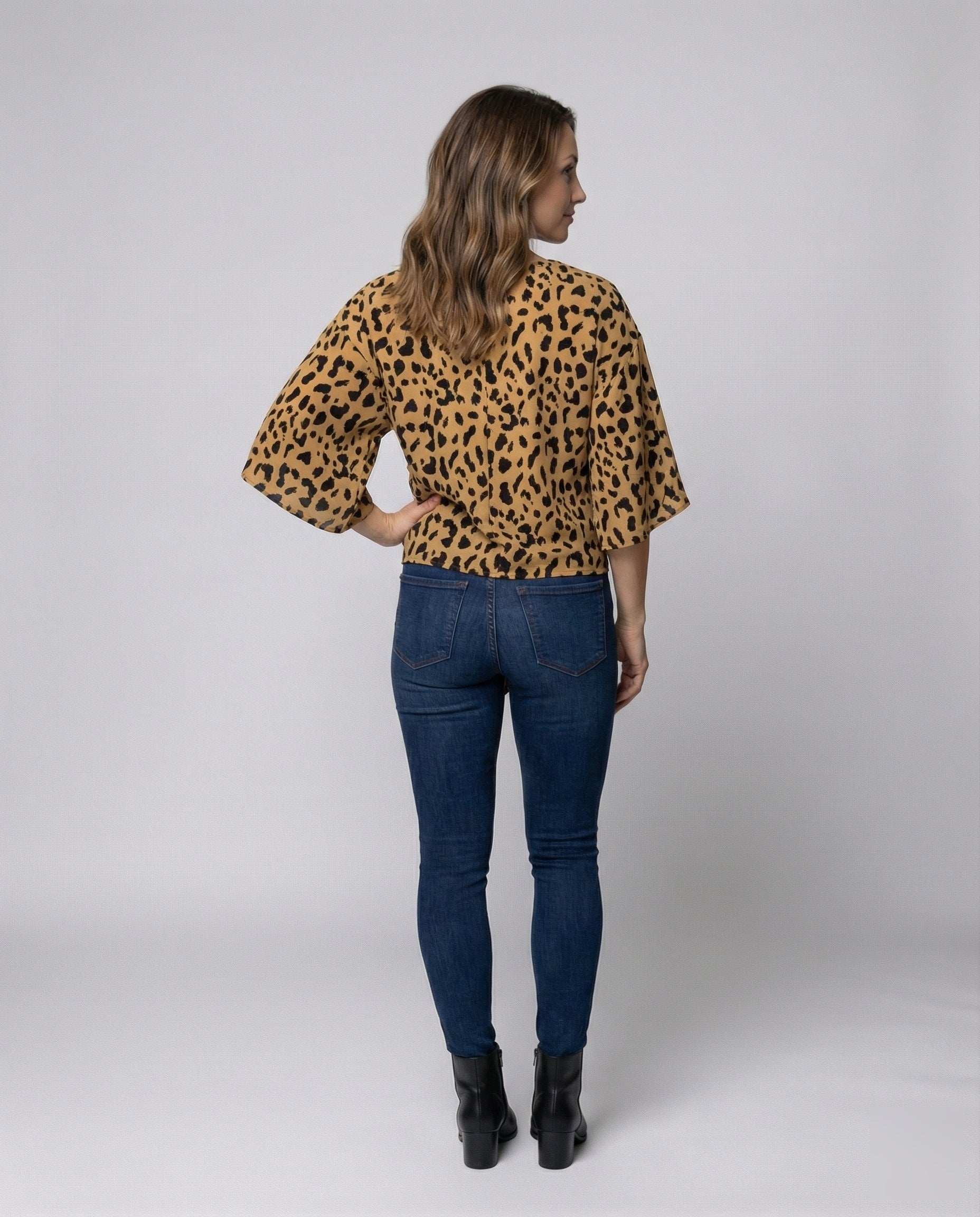 Product 15564321227082 - back_view