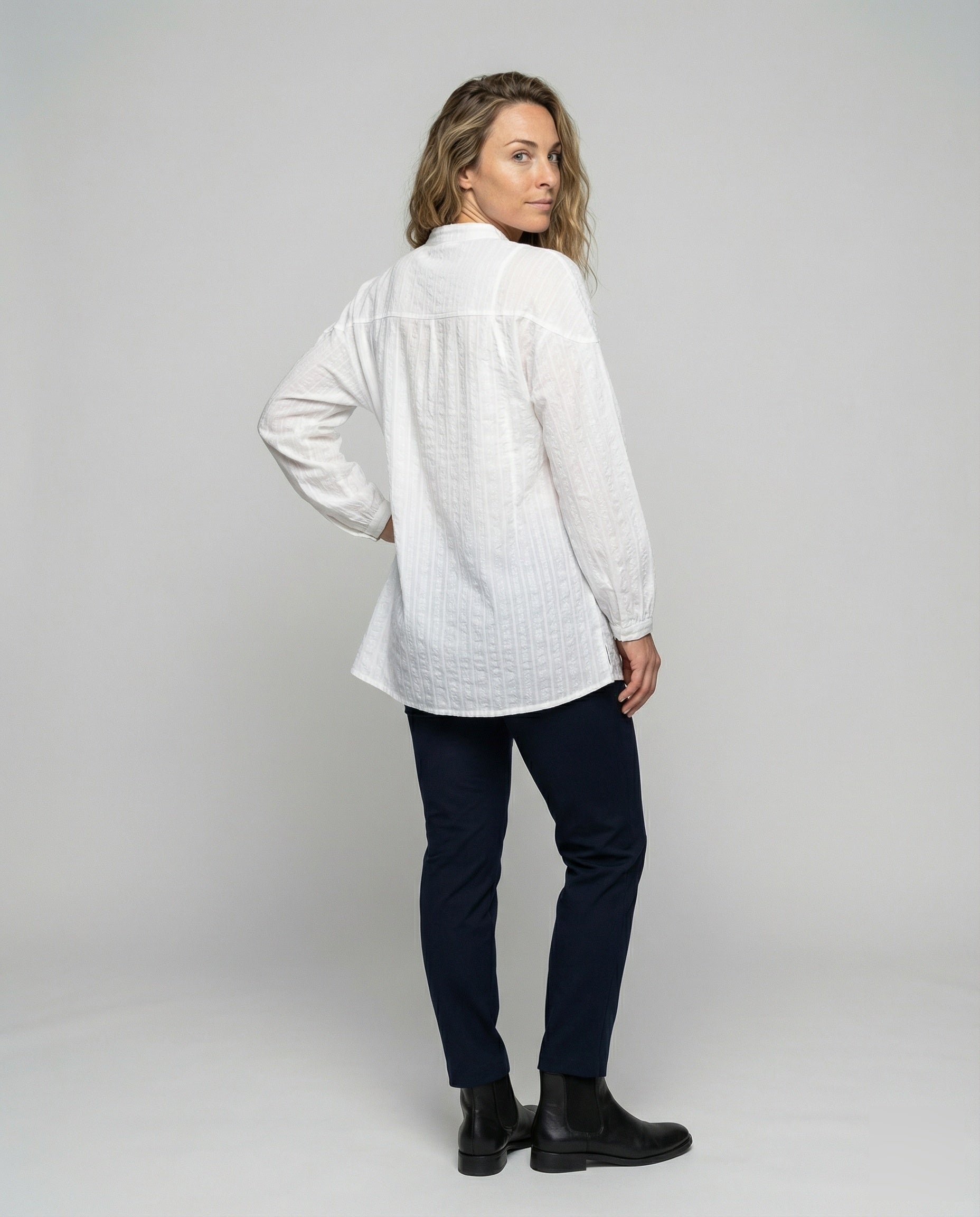 Product 15564339282250 - back_view