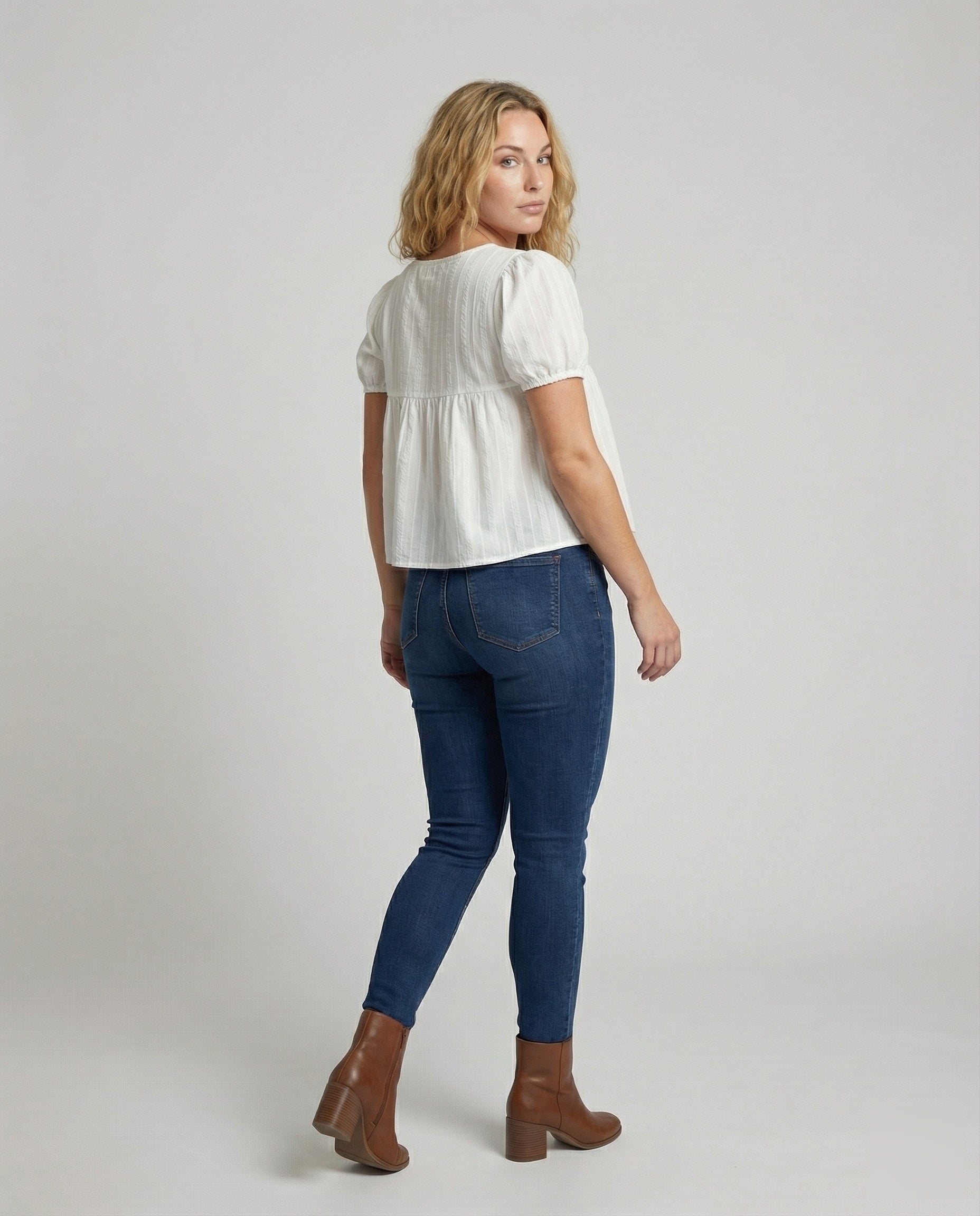 Product 15579304984906 - back_view