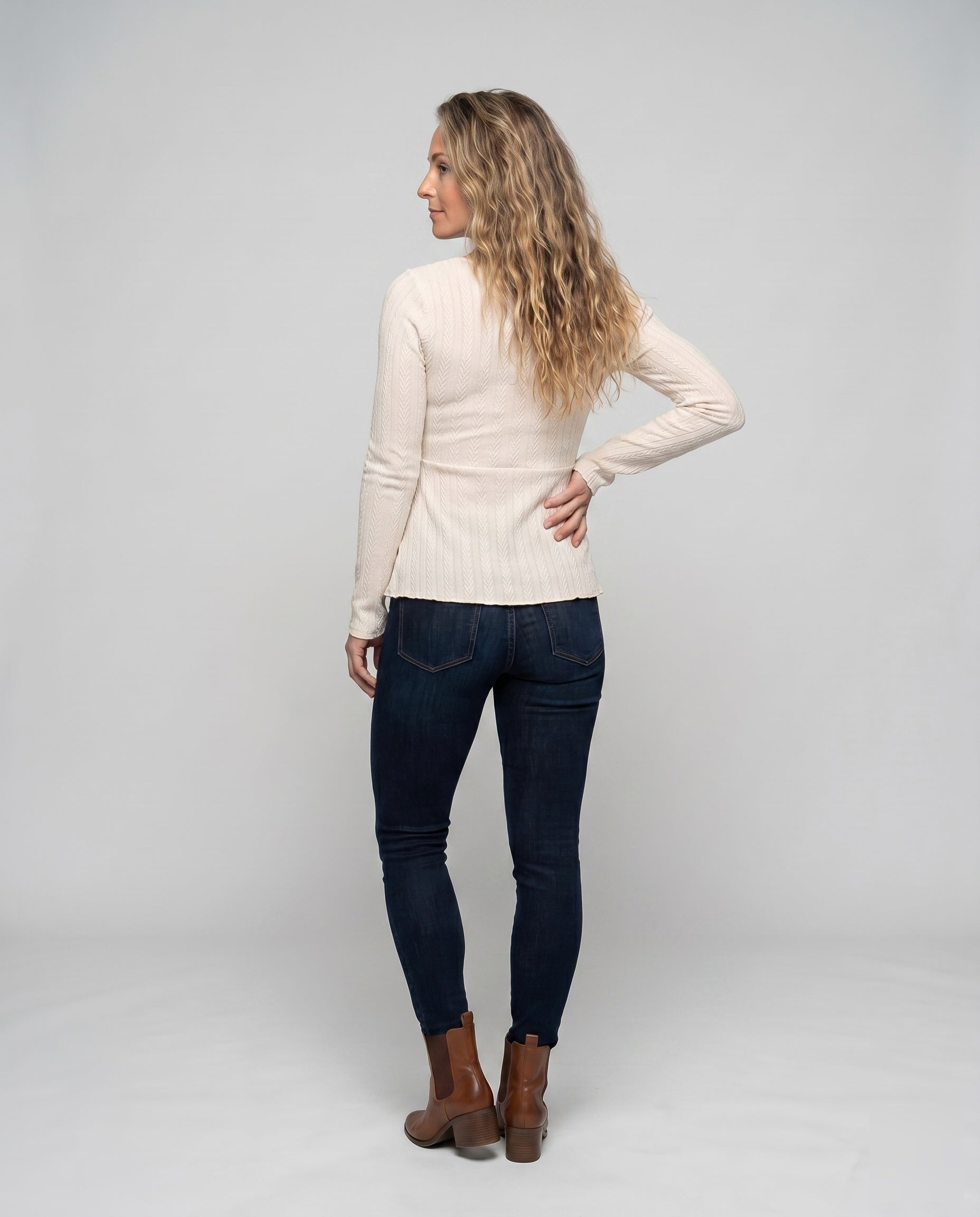 Product 15606912778570 - back_view