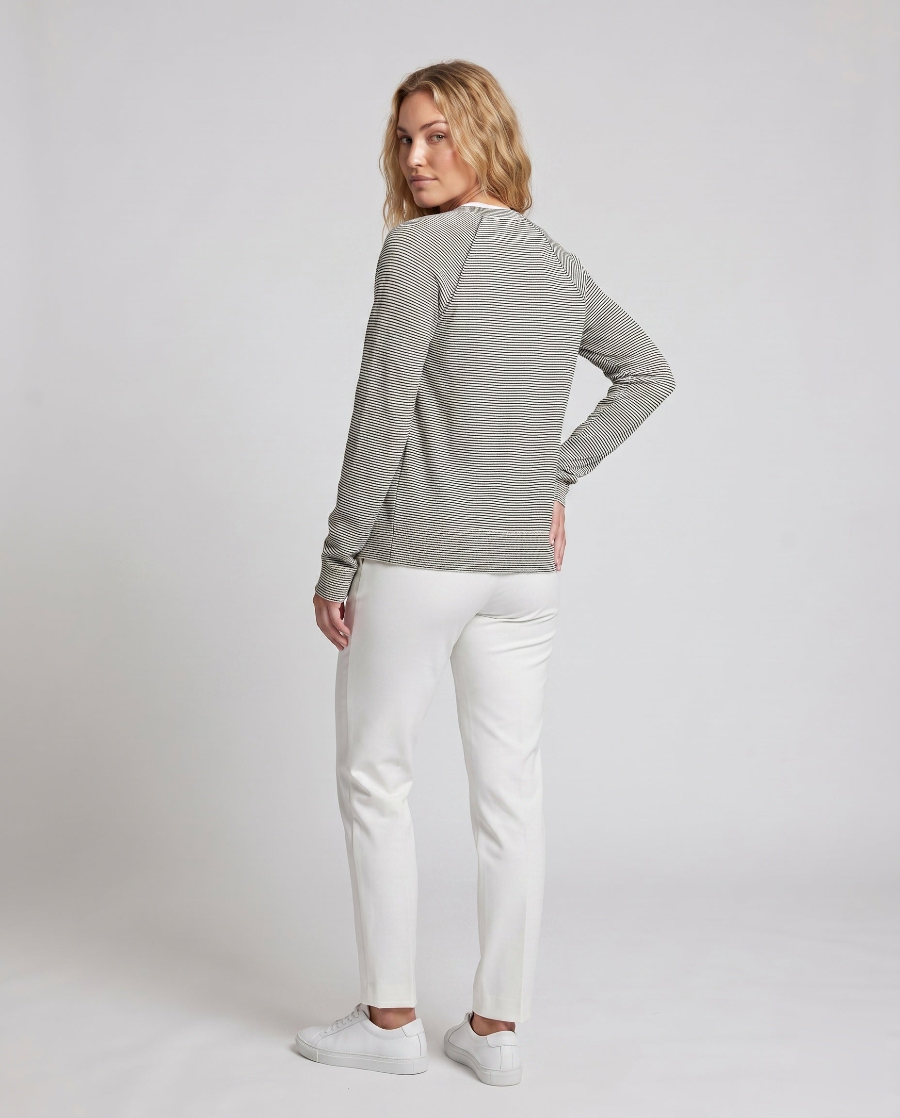 Product 15627229135178 - back_view